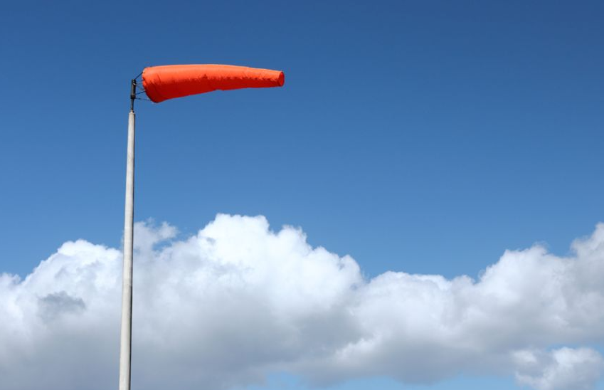 how much wind can a retractable awning withstand