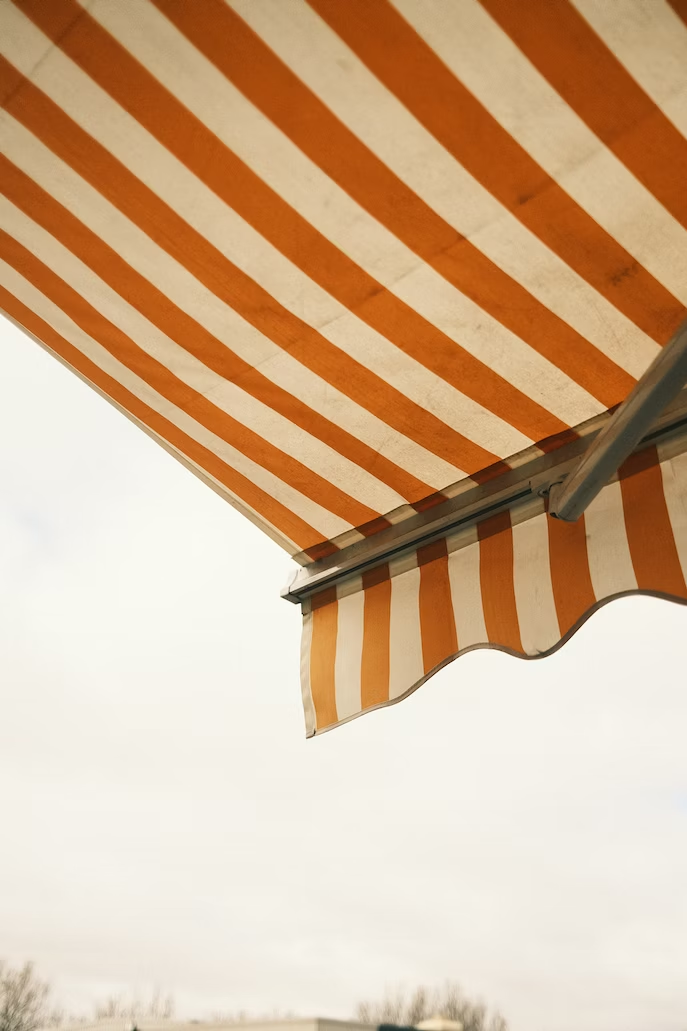 how much wind can a retractable awning withstand