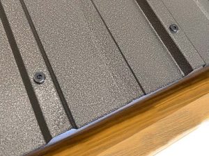 Toit en acier galvanisé 0,6 mm avec excellente évacuation des eaux