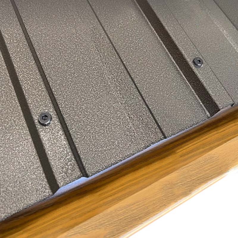 Toit en acier galvanisé 0,6 mm avec excellente évacuation des eaux