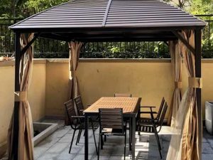 Tonnelle 3 x 3 m avec toit cintré en acier galvanisé