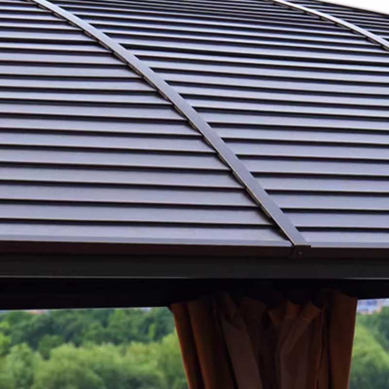 Design de toit cintré avec panneaux horizontaux