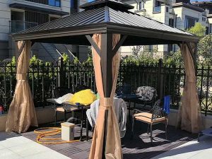 Tonnelle double toit 3 m × 3 m, design panneaux verticaux